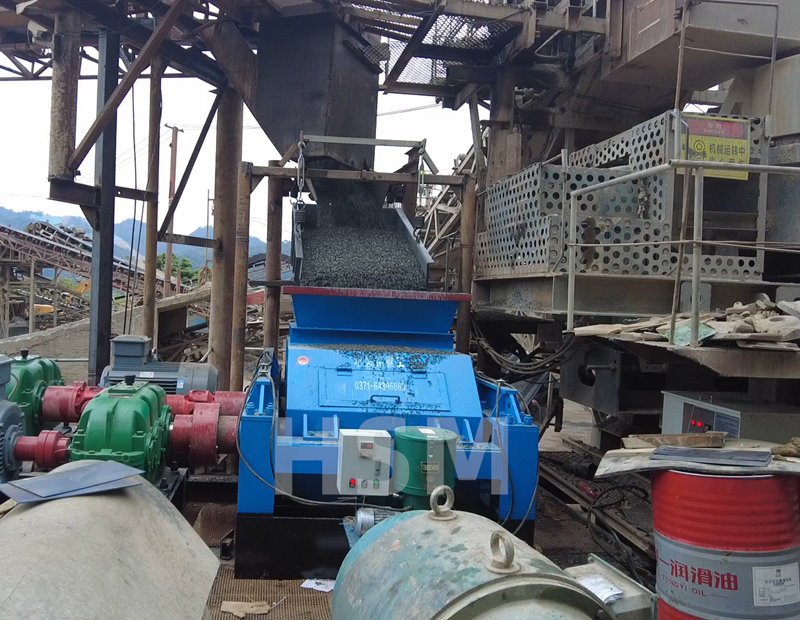 河卵石對輥制砂機多少錢一臺？